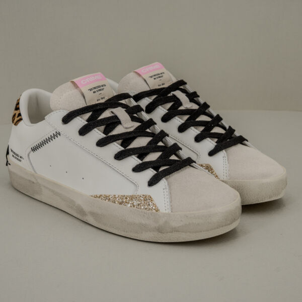 Crime London Distressed savage sneaker donna bianca con cavallino e glitter, lacci neri. Scarpa comoda ed elegante
