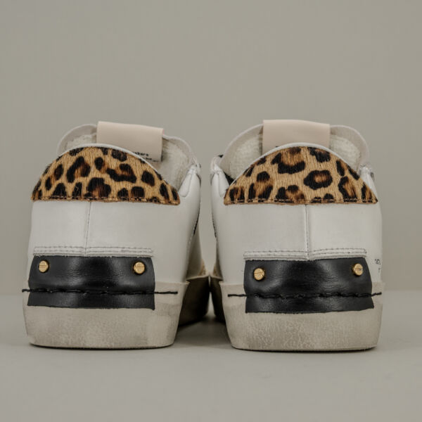 Crime London Distressed savage sneaker donna bianca con cavallino e glitter, lacci neri. Scarpa comoda ed elegante