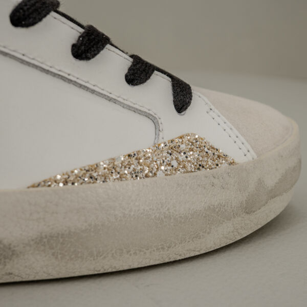 Crime London Distressed savage sneaker donna bianca con cavallino e glitter, lacci neri. Scarpa comoda ed elegante