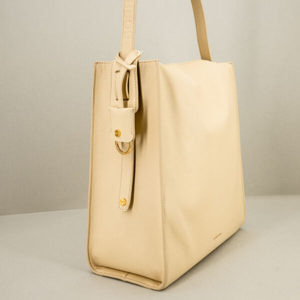 Borbonese borsa a spalla elegante color sabbia con spallaccio per uso come borsa a spalla o a amano. In pregiata pelle.