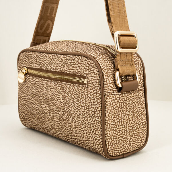 Borbonese camera case tracolla beige in nylon e pregiata pelle, zip superiore e tasca esterna con zip. Tracolla regolabile e removibile.