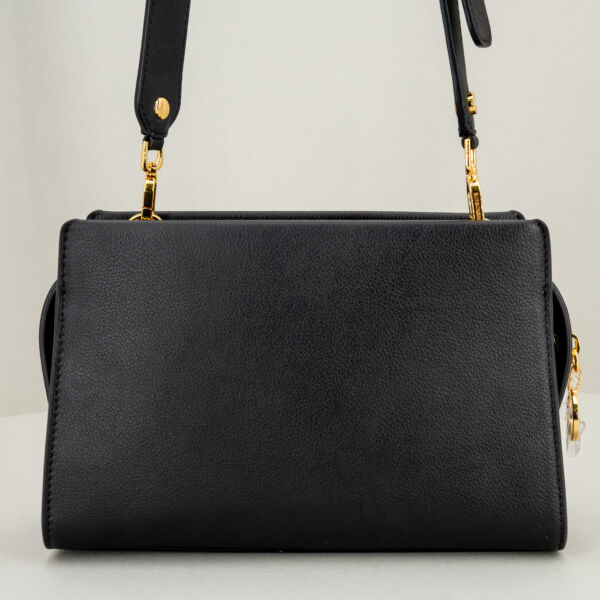 Borbonese borsa tracolla elegante nera, in pregiata pelle con finiture in metallo dorato e charms.