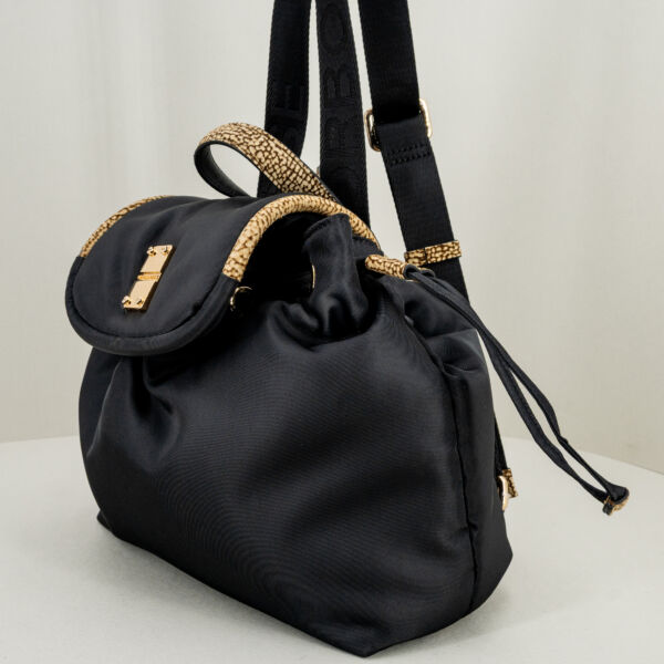 Borbonese borsa zaino small nero, in tapiro e nylon look elegante e raffinato per una borsa quotidiana.
