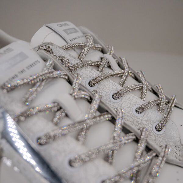 Crime London sk8 shining sneaker donna in pelle bianca con dettagli pelle craklé e lacci in strass argento, scarpa sportiva elegante bianca