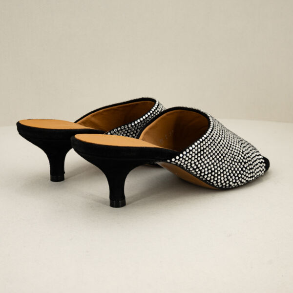 Audley ciabatta elegante con strass, tacco basso comodo e sottopiede in pelle imbottito.