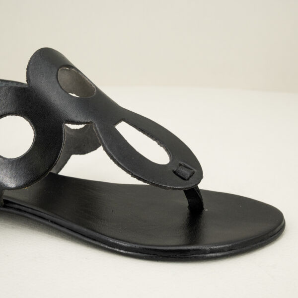 Les Tulipes sandalo infradito nero, in vero cuoio con cinturino, ultra flat, made in italy