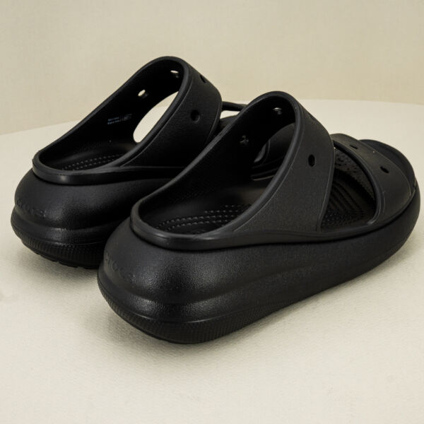 Crocs sandalo Crush nero, in croslite, sandalo donna comodo con doppia fascia sul piede e suola alta ammortizzata.