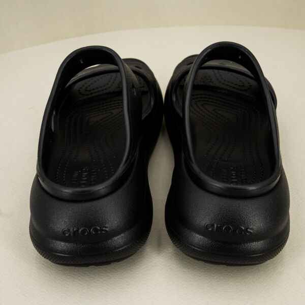 Crocs sandalo Crush nero, in croslite, sandalo donna comodo con doppia fascia sul piede e suola alta ammortizzata.