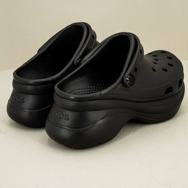 Crocs Classic Bae Clog nero, suola rialzata ed ammortizzata, sandalo donna estivo comodo e pratico
