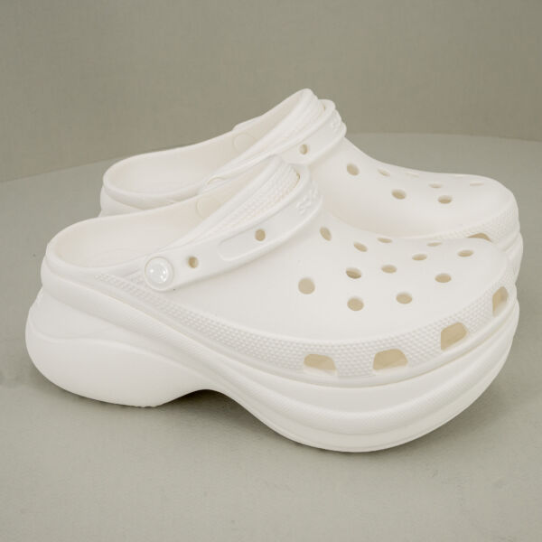 Crocs Classic Bae Clog bianco, suola rialzata ed ammortizzata, sandalo donna estivo comodo e pratico