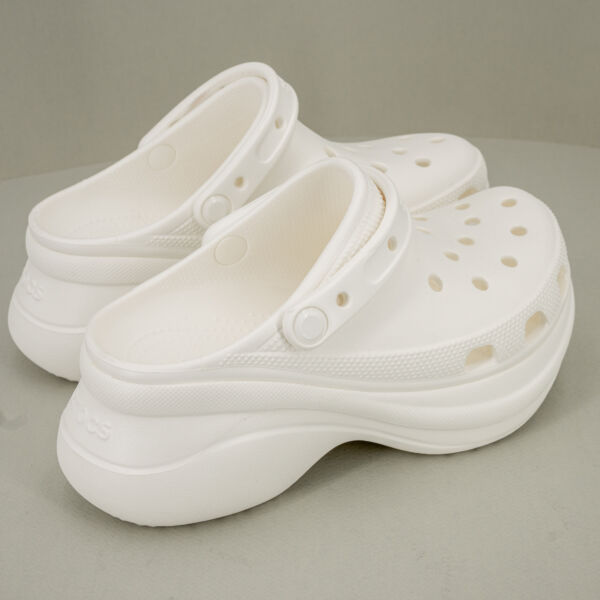 Crocs Classic Bae Clog bianco, suola rialzata ed ammortizzata, sandalo donna estivo comodo e pratico