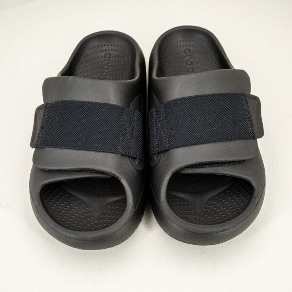 Crocs Mellow slide nero, ciabatta da uomo in literide morbida schiuma dona comfort a piedi e gambe.