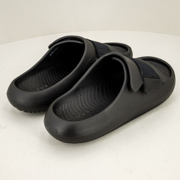 Crocs Mellow slide nero, ciabatta da uomo in literide morbida schiuma dona comfort a piedi e gambe.