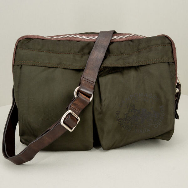 Campomaggi borsa porta documenti telavela, finiture in pelle di vacchetta, realizzata a mano in Italia. Borsa uomo elegante e fashion