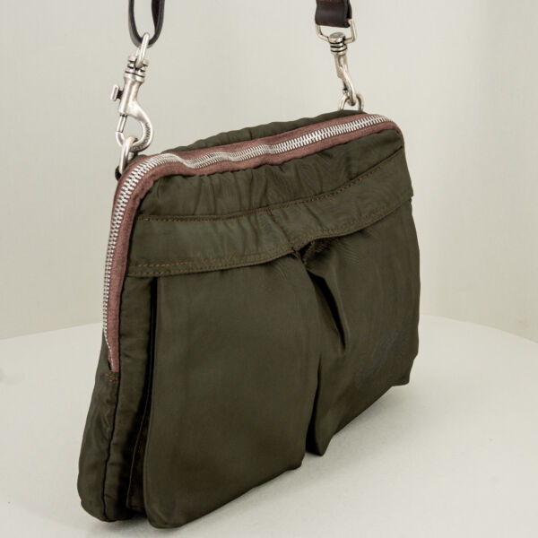 Campomaggi borsa porta documenti telavela, finiture in pelle di vacchetta, realizzata a mano in Italia. Borsa uomo elegante e fashion