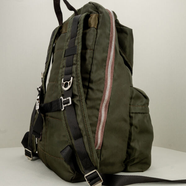 Campomaggi zaino outdoor verde militare, perfetto per trekking in montagna e viaggi on the road. Zaino leggero e tecnico.