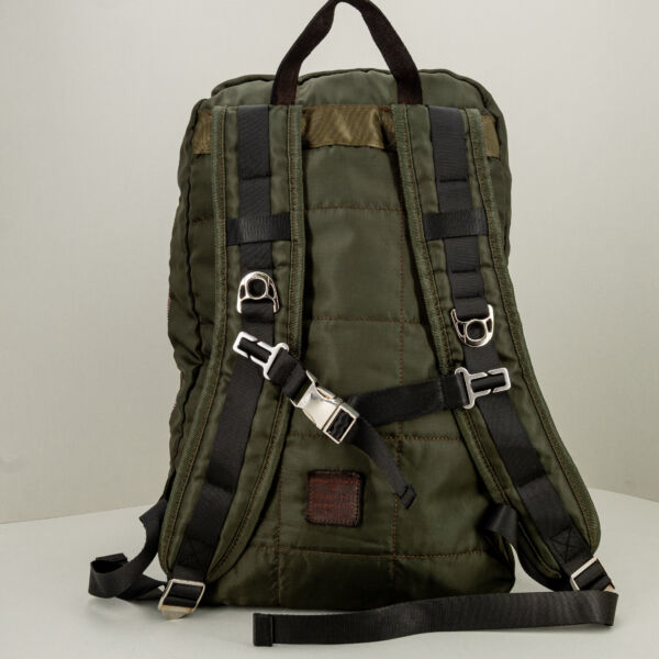 Campomaggi zaino outdoor verde militare, perfetto per trekking in montagna e viaggi on the road. Zaino leggero e tecnico.