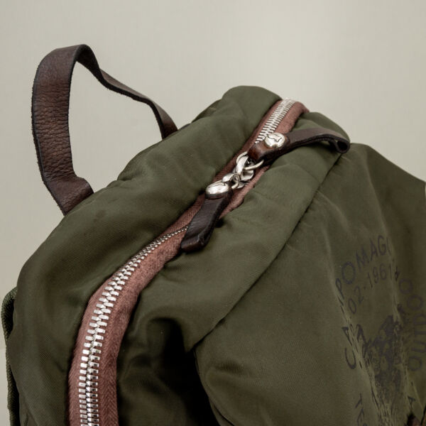 Campomaggi zaino outdoor verde militare, perfetto per trekking in montagna e viaggi on the road. Zaino leggero e tecnico.