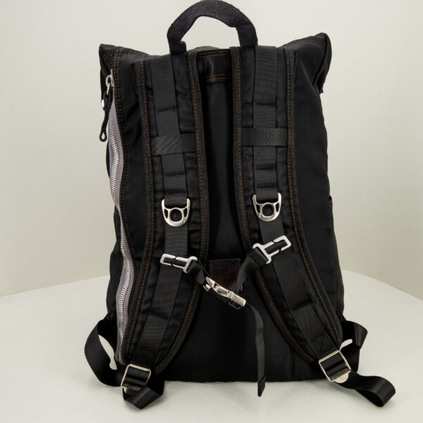 Campomaggi zaino outdoor nero, perfetto per trekking in montagna e viaggi on the road. Zaino leggero e tecnico.