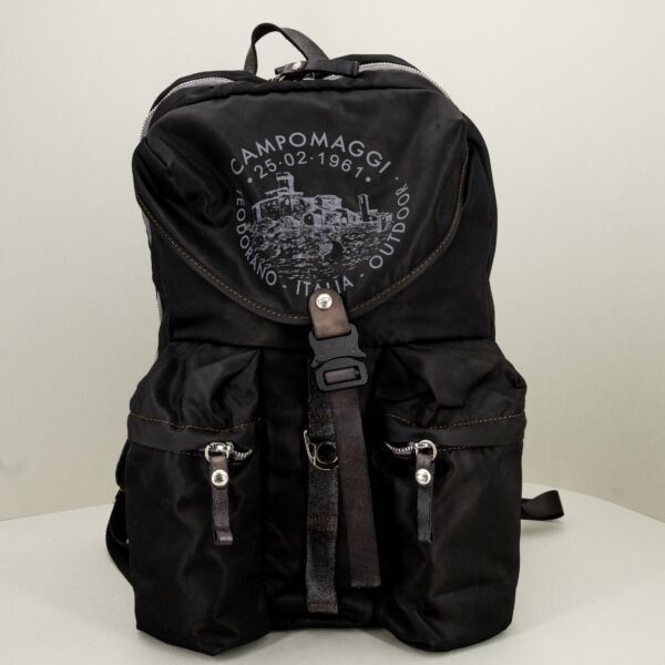 Campomaggi zaino outdoor nero, perfetto per trekking in montagna e viaggi on the road. Zaino leggero e tecnico.