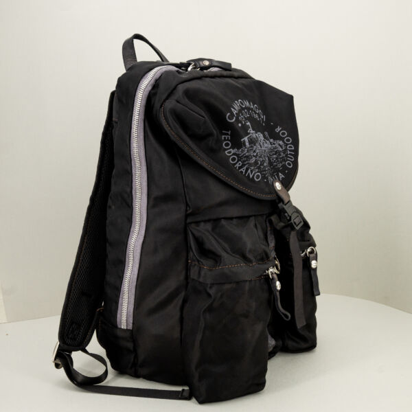 Campomaggi zaino outdoor nero, perfetto per trekking in montagna e viaggi on the road. Zaino leggero e tecnico.