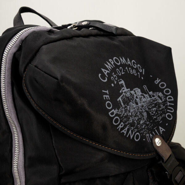 Campomaggi zaino outdoor nero, perfetto per trekking in montagna e viaggi on the road. Zaino leggero e tecnico.