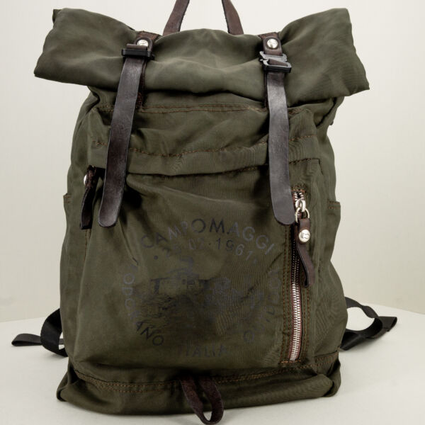 Campomaggi zaino outdoor verde militare, perfetto per trekking in montagna e viaggi on the road. Zaino leggero e tecnico.