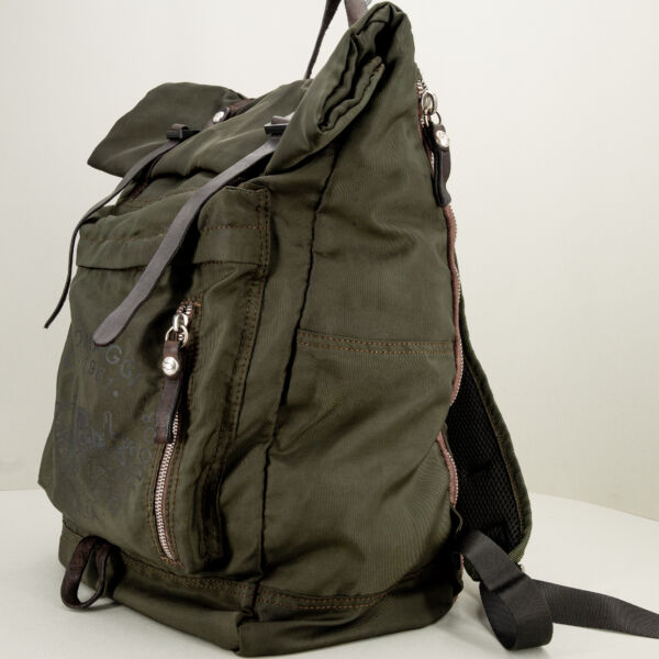 Campomaggi zaino outdoor verde militare, perfetto per trekking in montagna e viaggi on the road. Zaino leggero e tecnico.