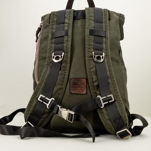 Campomaggi zaino outdoor verde militare, perfetto per trekking in montagna e viaggi on the road. Zaino leggero e tecnico.