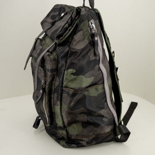 Campomaggi zaino outdoor camouflage, perfetto per trekking in montagna e viaggi on the road. Zaino leggero e tecnico.