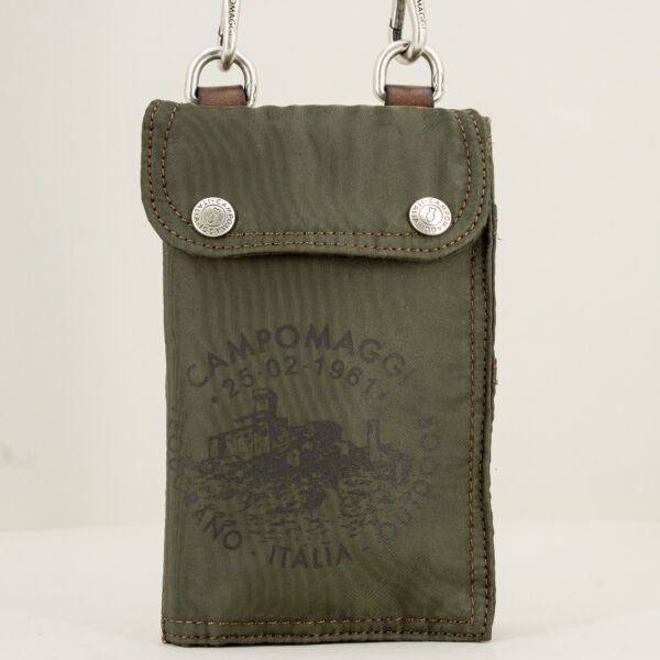 Campomaggi portacellulare verde con tracolla in pelle e ganci per la cintura. Accessorio uomo pratico e utilemilitare,