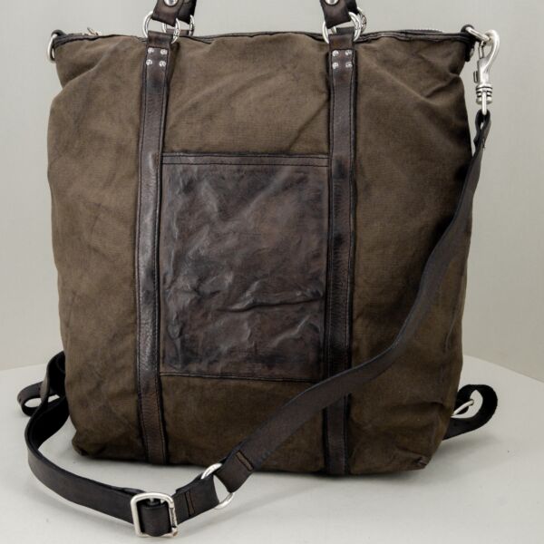 Campomaggi borsa zaino tela e pelle, ideale per il lavoro o brevi viaggi. Con doppio manico, tracolla in pelle removibile e spallacci imbottiti. Borsa unisex fatta in Italia, da Stefano Ascari Spilamberto (Mo)