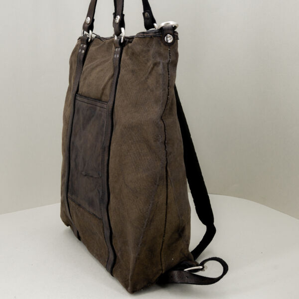 Campomaggi borsa zaino tela e pelle, ideale per il lavoro o brevi viaggi. Con doppio manico, tracolla in pelle removibile e spallacci imbottiti. Borsa unisex fatta in Italia, da Stefano Ascari Spilamberto (Mo)