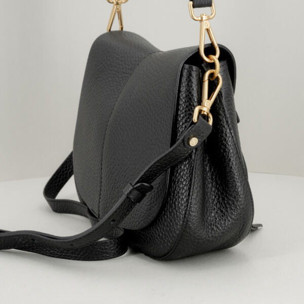 Gianni Chiarini Helena round nera, in pregiata pelle martellata con spallaccio e tracolla in pelle. Borsa donna elegante.