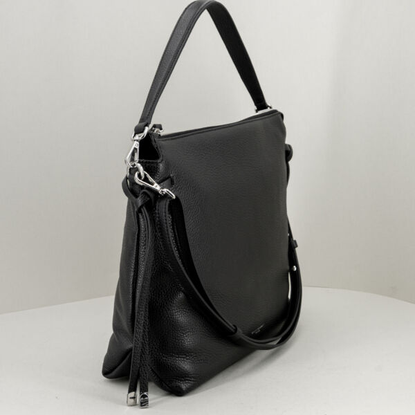 Gianni Chiarini borsa a spalla Brina, in pelle martellata con spallaccio e tracolla. Chiusura con zip. Borsa donna pratica ed elegante. Stefano Ascari spilamberto (mo)