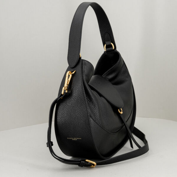 Gianni Chiarini borsa Edith nera, forma a mezzaluna con manico e tracolla removibile. Borsa donna elegante ma perfetta per un uso quotidiano. Stefano Ascari spilamberto (mo)