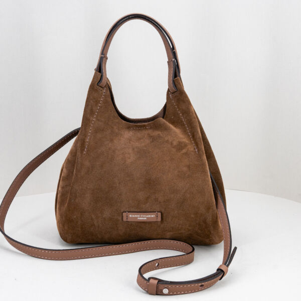 Gianni Chiarini Dua daino small, in pelle scamosciata con manici e tracolla. Pochette interna. Stefano Ascari Spilamberto (mo)