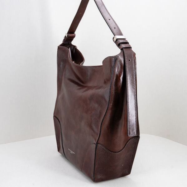 Gianni Chiarini borsa a spalla Merida, in pregiata pelle colore marrone, con spallaccio. Stile retrò anni '70. Stefano Ascari spilamberto (mo)