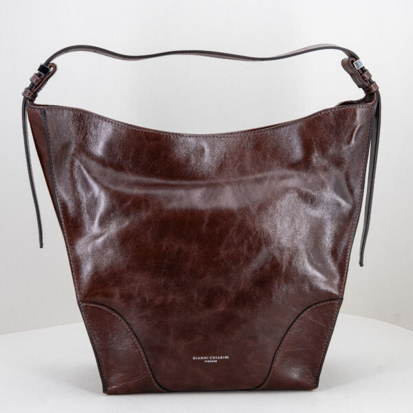 Gianni Chiarini borsa a spalla Merida, in pregiata pelle colore marrone, con spallaccio. Stile retrò anni '70. Stefano Ascari spilamberto (mo)