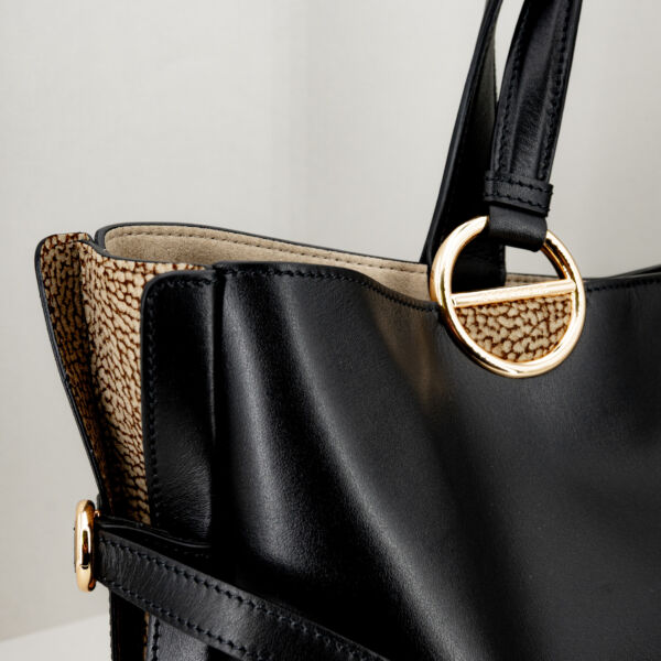 Borbonese shopping bag in pelle nera, in pregiata pelle doppio manico e tracolla removibile in pelle. E' una borsa donna elegante e pregiata. Stefano Ascari Spilamberto (mo)