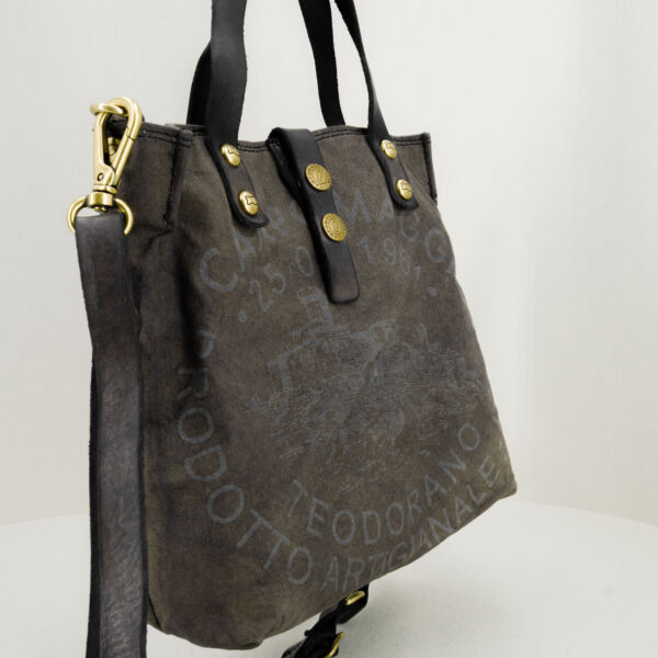 Campomaggi borsa in tela canva verde militare, in tela vela resistente e pratica con finiture in pregiata pelle. Borsa unisex da Stefano Ascari Spilamberto (Mo)