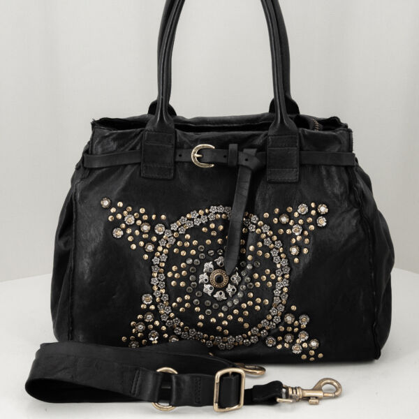 Campomaggi borsa a spalla shopper con borchie a fiore applicate a mano. Borsa donna elegante con un look inconfondibile. Stefano Ascari Spilamberto (Mo)