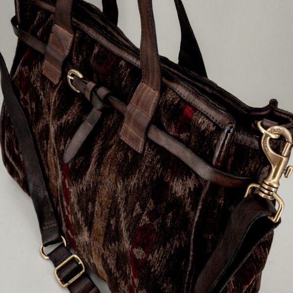 Campomaggi shopper tessuto damascato, tracolla e manici in pelle, look origianale per una borsa donna made in Italy. Da Stefano Ascari Spilamberto (Mo)