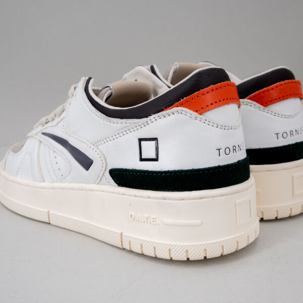 D.A.T.E. sneaker Torneo Colored white-t.moro, scarpa sportiva da uomo look elegante e comoda. In pelle bianca e dettagli marrone scuro. Stefano Ascari spilamberto (mo)