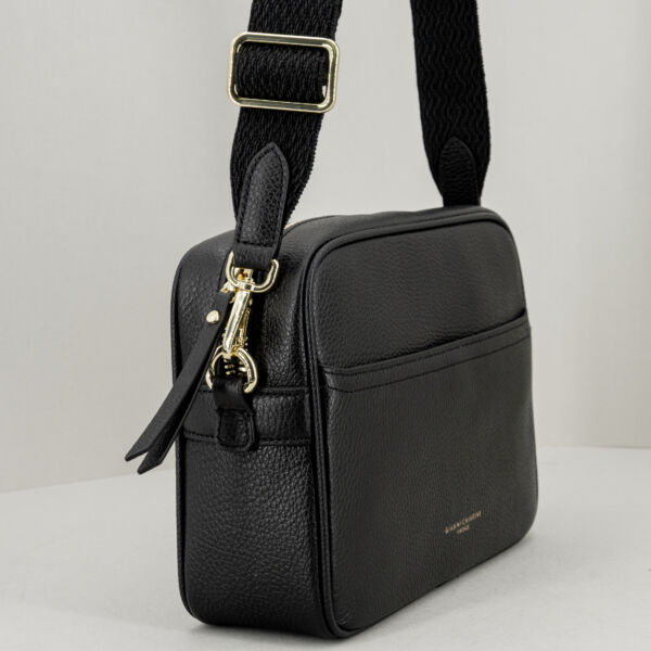 Gianni Chiarini borsa tracolla Nina, borsa a tracolla regolabile, piccola. In pregiata pelle colore nero, scomparto con zip e due tasche piatte esterne. Stefano Ascari spilamberto (mo)