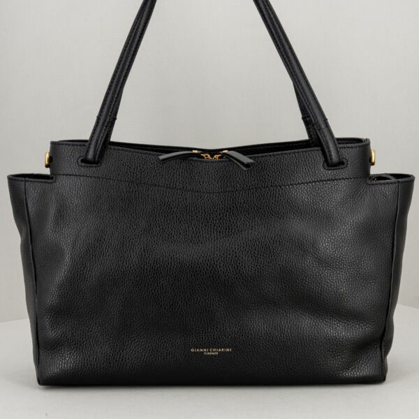 Gianni Chiarini borsa shopper Ottavia in pregiata pelle martellata colore nero, con manici lunghi e chiusura con doppia zip. Stefano Ascari spilamberto (mo)