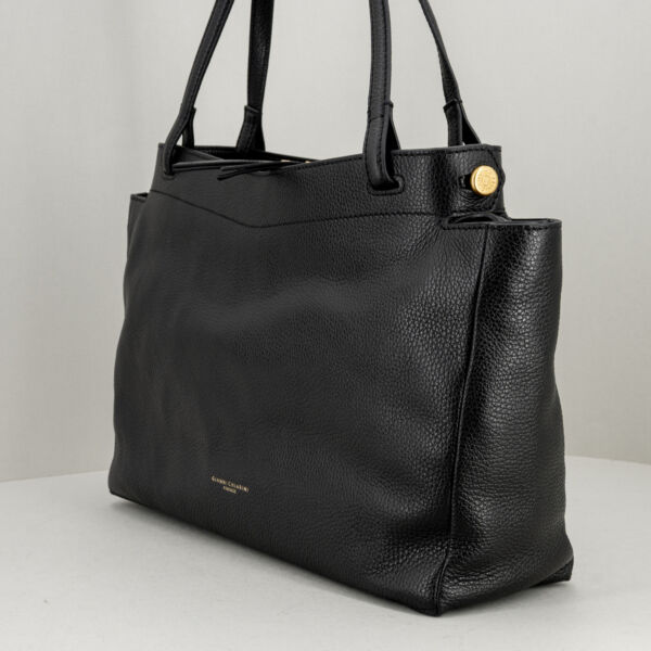 Gianni Chiarini borsa shopper Ottavia in pregiata pelle martellata colore nero, con manici lunghi e chiusura con doppia zip. Stefano Ascari spilamberto (mo)