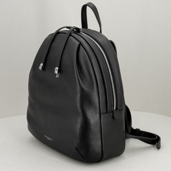 Gianni Chiarini borsa zaino nero, con spallacci in pelle regolabili e chiusura superiore con doppia zip. In pregiata pelle. Stefano Ascari spilamberto (mo)