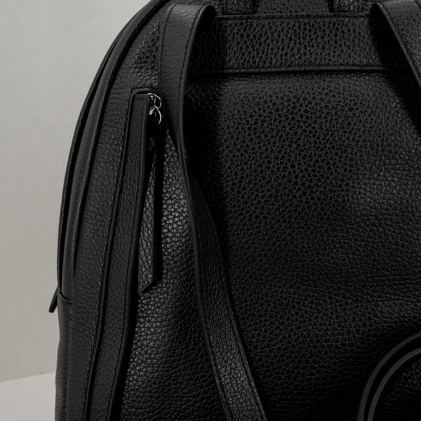 Gianni Chiarini borsa zaino nero, con spallacci in pelle regolabili e chiusura superiore con doppia zip. In pregiata pelle. Stefano Ascari spilamberto (mo)