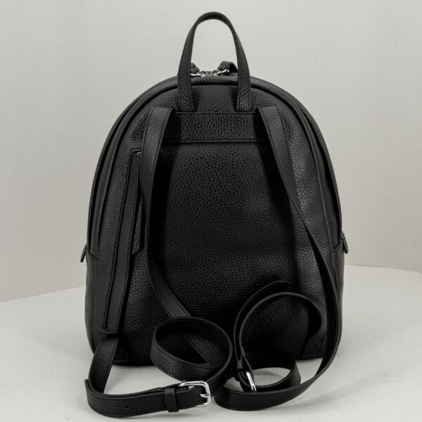 Gianni Chiarini borsa zaino nero, con spallacci in pelle regolabili e chiusura superiore con doppia zip. In pregiata pelle. Stefano Ascari spilamberto (mo)